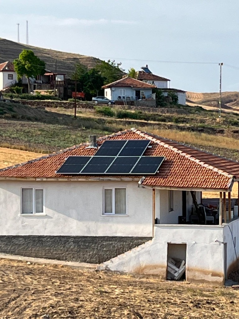 Çorum Sungurlu 3 kW Bağ Evi Güneş Paneli Yakın Görünüm